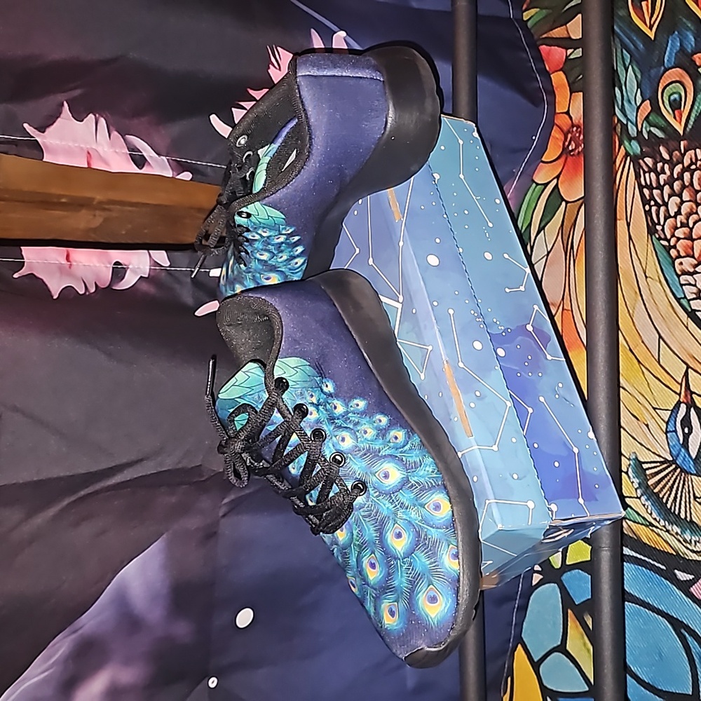 Peacock walking shoes
